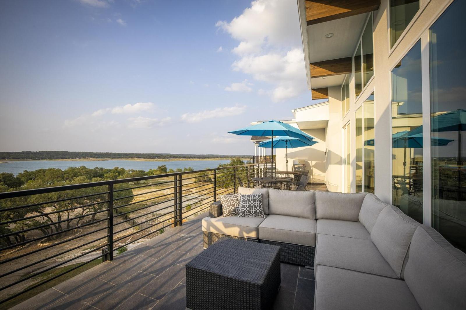 THE OASIS AT CANYON LAKE home